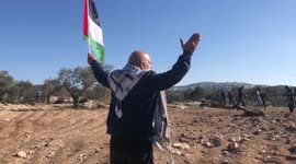 '4 injured as Israeli troops fire rubber-coated rounds and stun grenades' at Palestinian protesters in in Beita