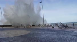 Primer temporal de olas del año 2022 que azota la costa de San Sebastian (Guipuzkoa - Spain)