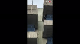 ''Balcony to Balcony' Parkour expert shows the FASTEST way to run down a building '