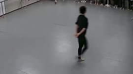 Hilarious moment dance student passes wind during demo in China