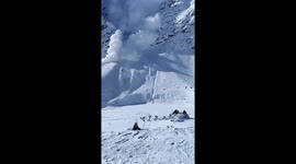 Huge avalanche hits northern Indian mountain town