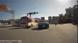 WTF MOMENT: Clueless bus driver wipes out a moped rider that skipped a red light (Dashcam Video)