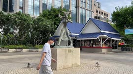 Locals enjoy park in Bangkok but keep on masks on as Omicron fears rise