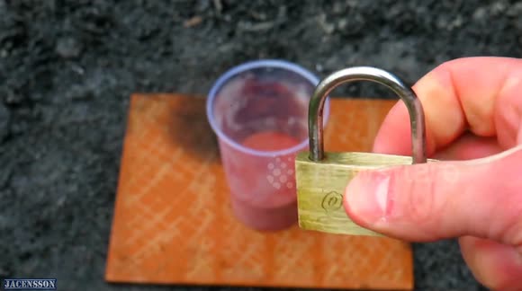 YouTuber uses thermite to melt padlock in fiery experiment
