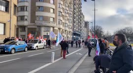 French teachers continue strike against confusing COVID measures