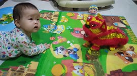 Funny Video of a baby girl terrified of an electric mini lion dance toy