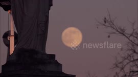 Stunning full 'Wolf Moon' rises in Kent, UK