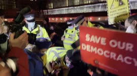 MET police attempts to seize anti-Brexit activist Steve Bray's loudspeaker