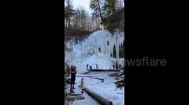 Canada: Spectacular Frozen Waterfall In Ontario