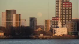 Mesmerizing Wolf Moon rises over east London's Docklands