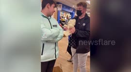 Watch the adorable moment a man proposes to his partner in BUILD A BEAR – by presenting him with a teddy bear which asked ‘will you marry me?’.