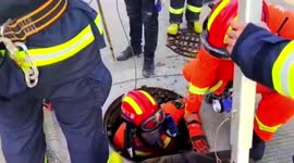 Firefighters rescue thief trapped in sewer after he calls police for help in China