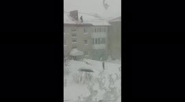 Extreme sport? Russian man jumps off roof of 5-story building into pile of snow