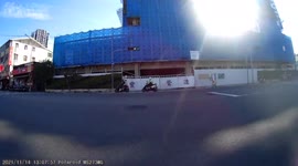 INSTANT KARMA: Speeding moped rider gets caught by traffic enforcers after skipping a red light (Dashcam Video)