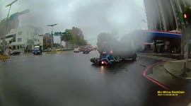 Brutal smash: Impatient van driver knocks moped rider over after switching lanes in Taiwan (Dashcam Video)
