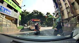 RECKLESS DRIVING: Bus driver almost knocks moped rider over after taking a wide turn (Dashcam Video)