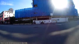 INSTANT KARMA: Hilarious payback for mopeds running red lights in front of traffic cops (Dashcam Video)