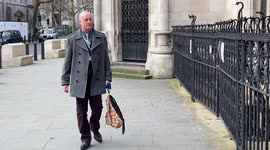 Hypnotist Alex Smith arrives at Royal Courts of Justice to appeal 'Fake Sheikh' forgery conviction