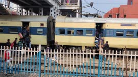 The People's careless own life to catch the train opposite direction in Northern India