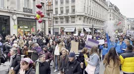 Anti-vaxxers march off BBC office down to Oxford Circus
