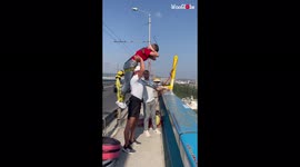 Man HURLS Bulgarian woman off BRIDGE in crazy bungee stunt