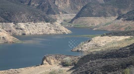 Fire helicopter approaches low lake level and sucks water (Castaic Warm Fire) V18954