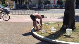 Kos, Greece : Refugees collecting water 1/3