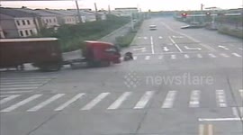 Biker miraculously dodges lorry crash in China