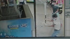 Three man with choppers attack grocery