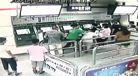 Man attacks teenager in train station