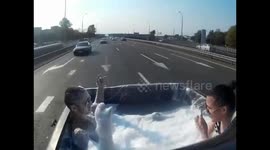 A bath in car - original method to escape from summer heat