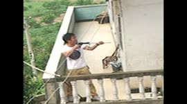 邵阳一男子持枪枪击胞兄 与警察对射被击成重伤