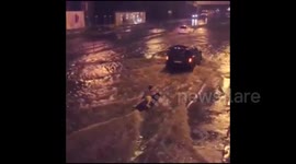 Man takes li-lo onto flooded road in Vladivostok