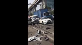 Truck causes chain collisions on the street