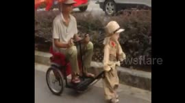 老人发明“日本兵拉车” 纪念抗战胜利