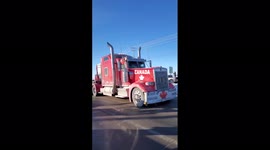 Canada: Convoy Of Trucks Travels Across Country To Protest COVID Vaccine Mandates 2