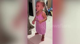 'Best actress baby' appears to fake cry so she can take dad's wallet