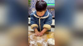 Boy born without fingers on left hand makes dumplings like a pro
