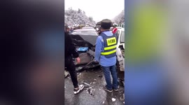 Snow causes huge 60-vehicle pile-up on highway in central China