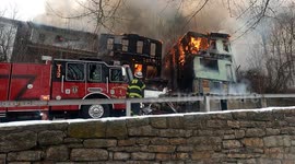 Watch moment home collapses after fire destroys row of homes in Shamokin, Pennsylvania #2