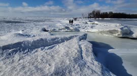 Extreme cold hits southern Ontario, creating huge ice mounds