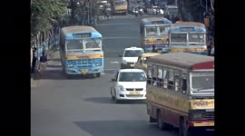 Mini bus overturns in West Bengal's Kolkata,15 injured
