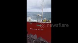 Réunion: Oil Tanker Runs Aground Amid Cyclone Batsirai