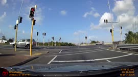 Undercover Cop Catches Red Light Runner in Auckland New Zealand