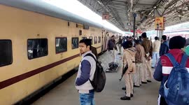 A old man died when he trying to catch a moving train in Northern India