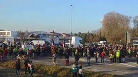 ‘Freedom Convoy’ inspired by Canadian protests heads to Paris