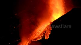 Spectacular first eruption of the year on volcano Etna
