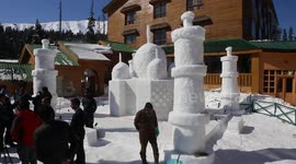Stunning snow sculpture of the Taj Mahal erected in Himalayan region of Kashmir