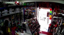 Elderly shopkeeper fends off chain snatching thief at her shop in south India