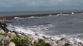 Ireland: Storm Dudley Brings Gusty Wind, Flooding, And High Waves
